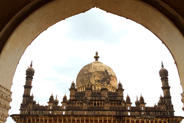 Bijapur - Ibrahim Rouza mausoleum - reis Centraal-India